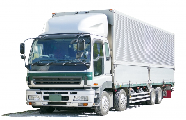より大きな荷室搭載が可能？低床4軸トラックの特徴やメリット・デメリットを大紹介！