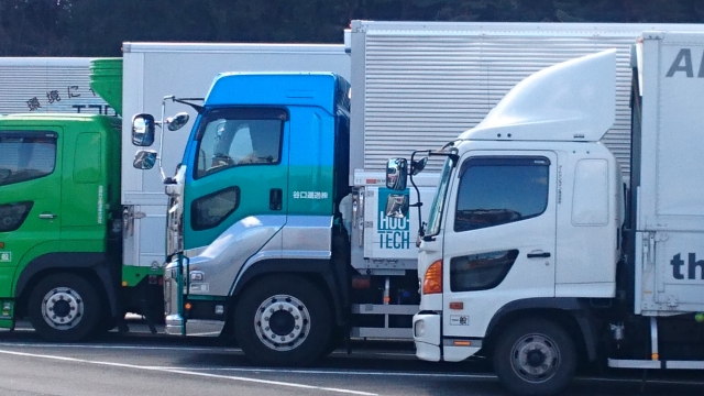 トラックは荷台の高さによって3つのタイプに分類