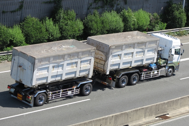 自走機能を持たない被牽引車貨物車両フルトレーラー