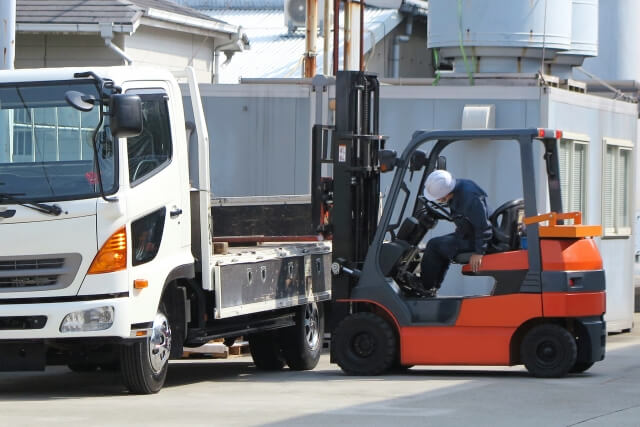 あおりも劣化する？中古平ボディ購入後に重要なあおりの劣化対策や修理費用とは？