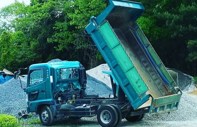 最も負荷がかかるダンプのシリンダー部は故障発生率が高い！