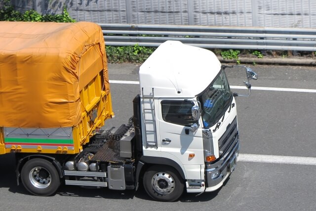 トラクタヘッドの特徴や中古トラック市場での人気メーカー 中古車両購入時のチェックポイントを紹介 中古トラック販売 トラック流通センター