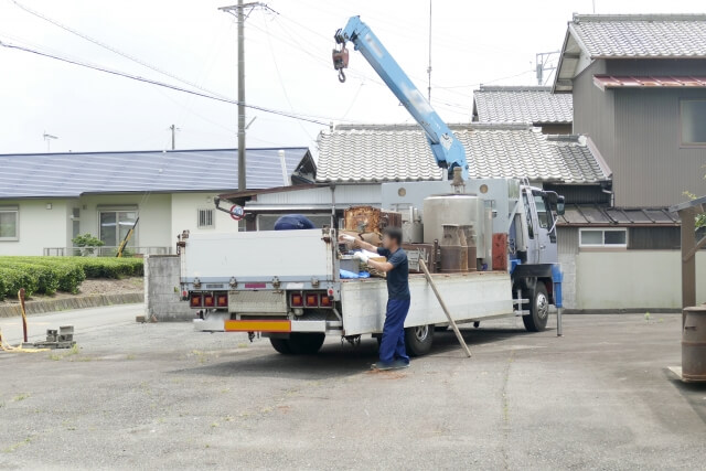 現場ニーズの高いユニック車 クレーン付きトラックの特徴 用途 耐用年数を紹介 中古トラック販売 トラック流通センター