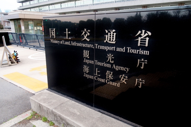 トラックの増車手続きは国土交通省に対して行う