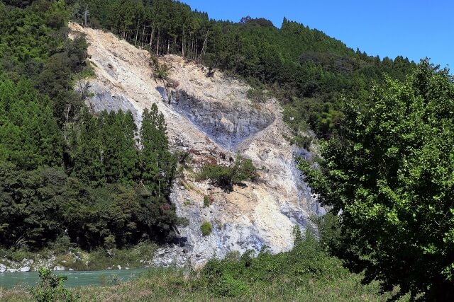 運転中に地震・水害・竜巻などの災害に遭遇するリスクが高いトラックドライバー