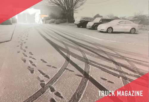 雪道 砂地 ぬかるみでトラックが立ち往生 スタック時の効果的な脱出方法