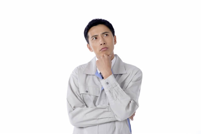 走行中にトラックのタイヤがパンクした場合の対処法とは？