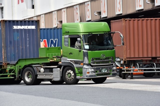 陸海空で行われるコンテナ輸送 陸送を支えるトラック トラクタ トレーラーとは 中古トラック販売 トラック流通センター