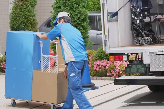 トラック業界が抱える運転手不足の主な要因とは