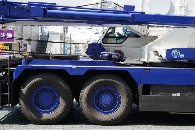 特殊車両の公道走行には通行許可が必要!特殊車両通行許可制度や各種申請手順とは?