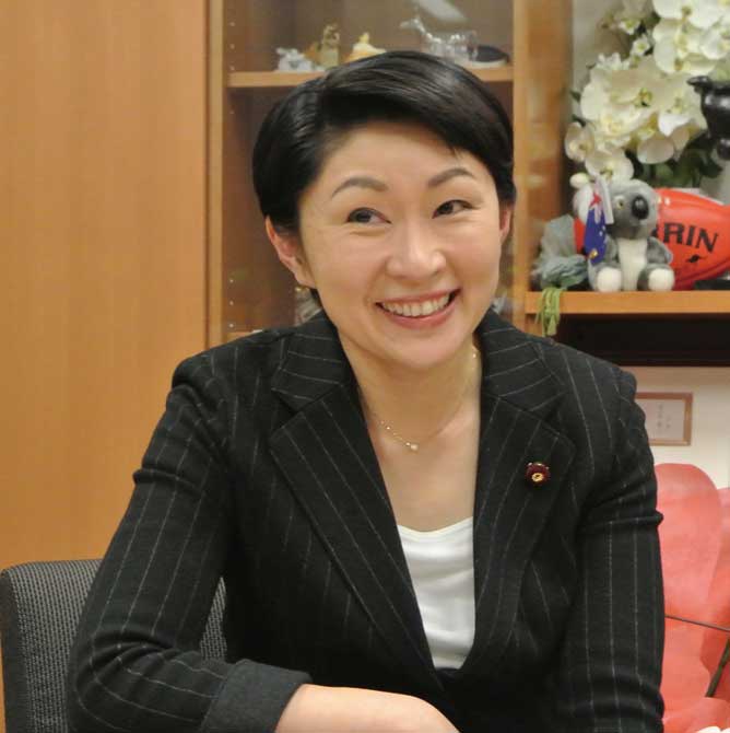 小渕優子氏（元経済産業大臣・衆議院議員）...ザ・トラック