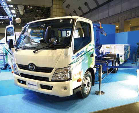 「2018 ＮＥＷ 環境展」に出展され注目された7.5トン車対応の「アームロール」...ザ・トラック