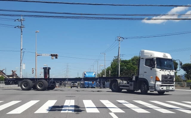 大型トレーラー 24061402