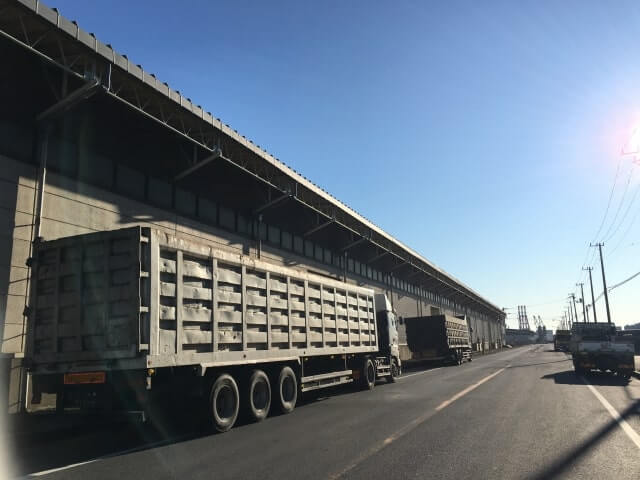 大型トレーラー 24061404