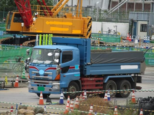 大型ダンプ 24061402