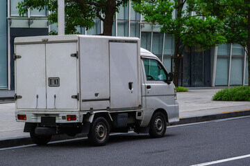 小型トラック（車両総重量5トン以下、最大積載量3トン以下）
