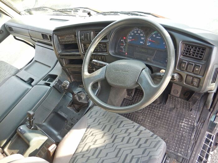 日産UD ビッグサム 大型 平ボディ アルミブロック ベッドの中古トラック画像6