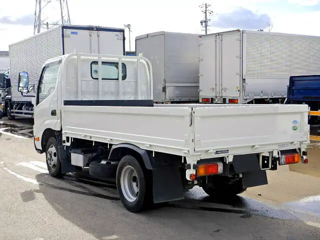 トヨタ ダイナ 小型 平ボディ TKG-XZU605 H28の中古トラック画像2