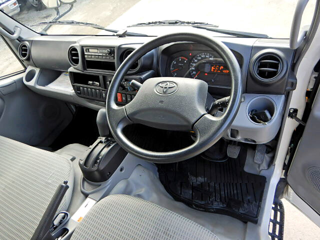 トヨタ ダイナ 小型 平ボディ TKG-XZU605 H28の中古トラック画像5