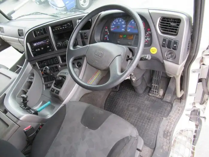 日産UD クオン 大型 トラクター ハイルーフ 1デフの中古トラック画像4