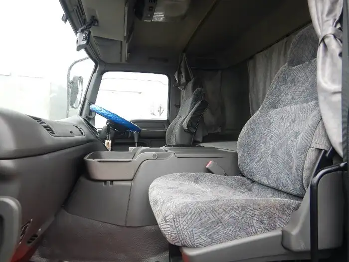 いすゞ ギガ 大型 タンク車 バキューム KL-CXG23M3の中古トラック画像8