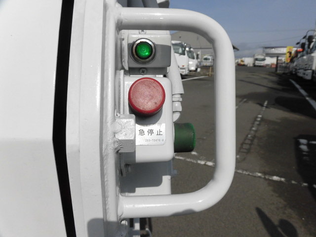 いすゞ エルフ 小型 パッカー車 プレス式 BKG-NMR85AN｜画像10