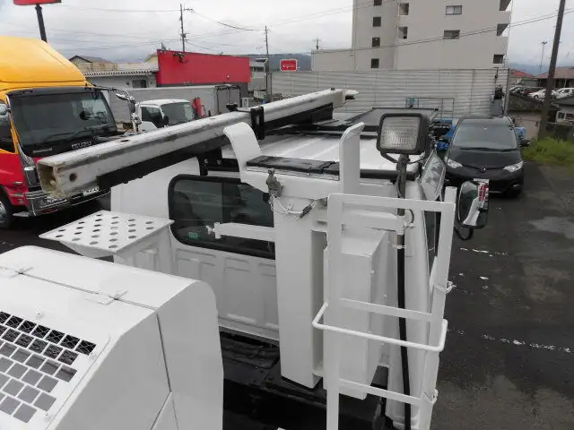 いすゞ エルフ 小型 高所・建柱車 高所作業車 PB-NKR81Nの中古トラック画像3