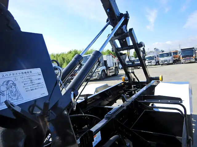 いすゞ フォワード 中型/増トン アームロール ツインホイスト 2RG-FRR90S2の中古トラック画像3