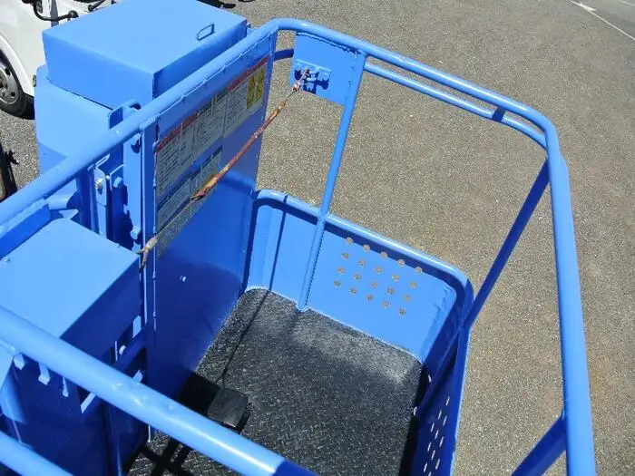 いすゞ エルフ 小型 高所・建柱車 高所作業車 BDG-NKR85Nの中古トラック画像4