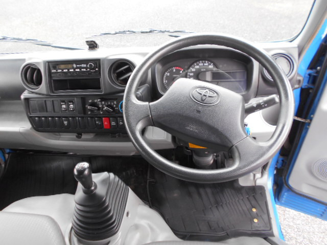 トヨタ トヨエース 小型 平ボディ Wキャブ(ダブルキャブ) TKG-XZU605の中古トラック画像8