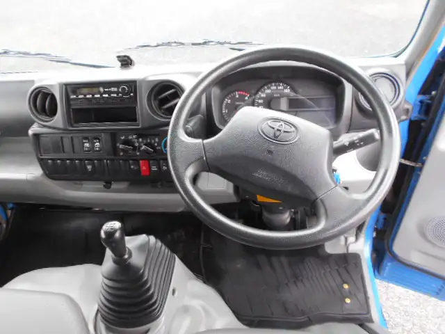 トヨタ トヨエース 小型 平ボディ Wキャブ TKG-XZU605の中古トラック画像8