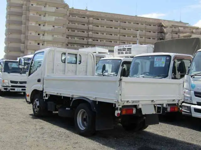 トヨタ ダイナ 小型 平ボディ TKG-XZC600 H27の中古トラック画像2