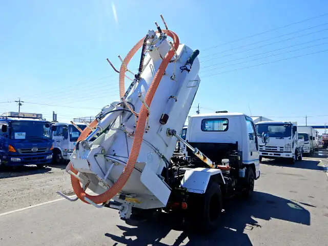 いすゞ エルフ 小型 タンク車 汚泥吸引車 KK-NKR66EPの中古トラック画像2