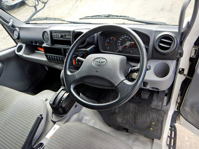 トヨタ ダイナ 小型 平ボディ 幌 TKG-XZU605の中古トラック画像5