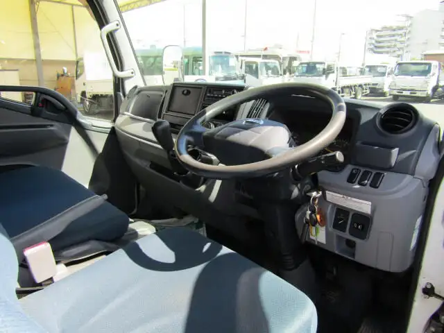 日産 アトラス 小型 平ボディ Wキャブ TPG-FEA2Wの中古トラック画像6