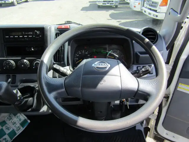 日産 アトラス 小型 平ボディ Wキャブ TPG-FEA2Wの中古トラック画像5