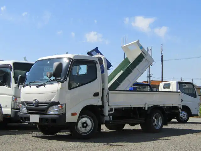 トヨタ ダイナ 小型 平ボディ TKG-XZU645 H27の中古トラック画像1