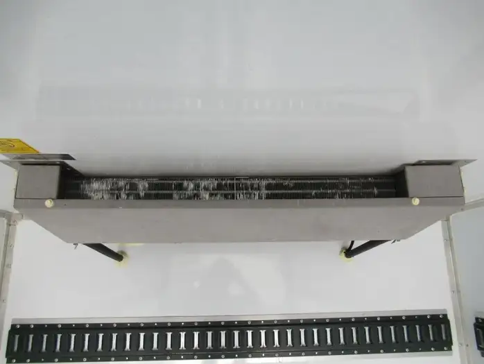 いすゞ エルフ 小型 冷凍冷蔵 中温 床ステンの中古トラック画像4