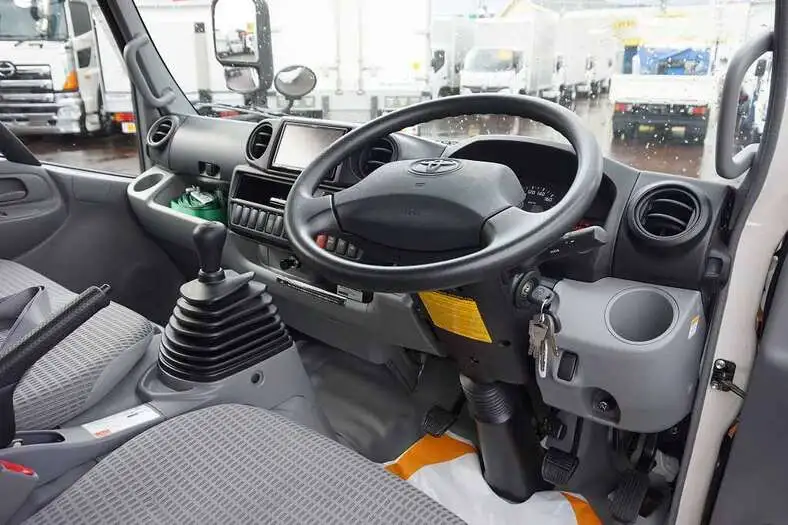トヨタ ダイナ 小型 アルミバン サイドドア TKG-XZU675の中古トラック画像7