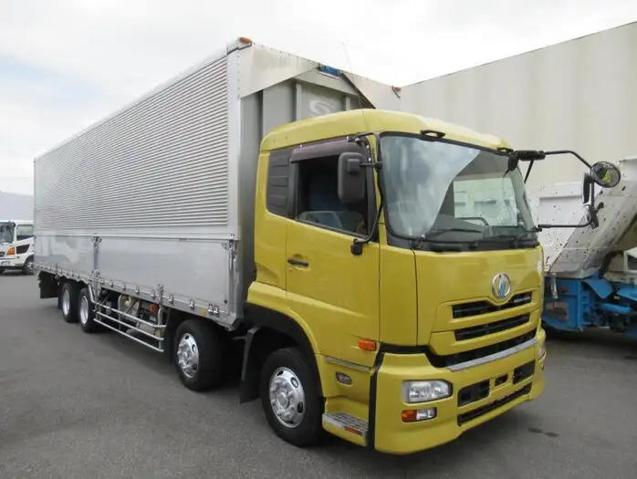 日産UD クオン 大型 ウイング エアサス ベッドの中古トラック画像1
