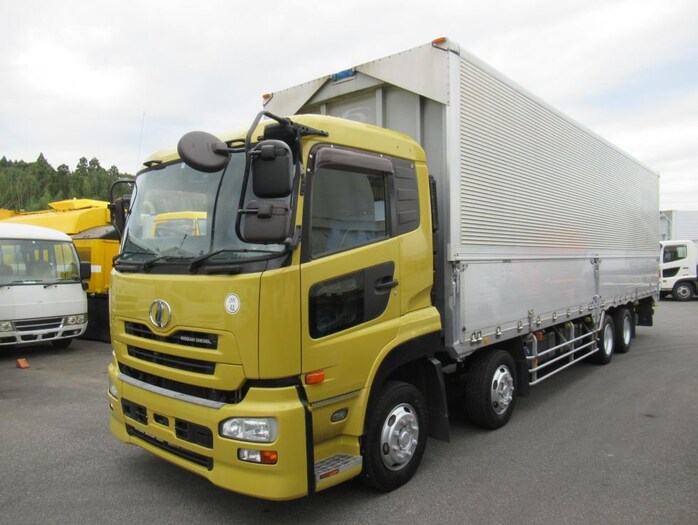 日産UD クオン 大型 ウイング エアサス ベッドの中古トラック画像2