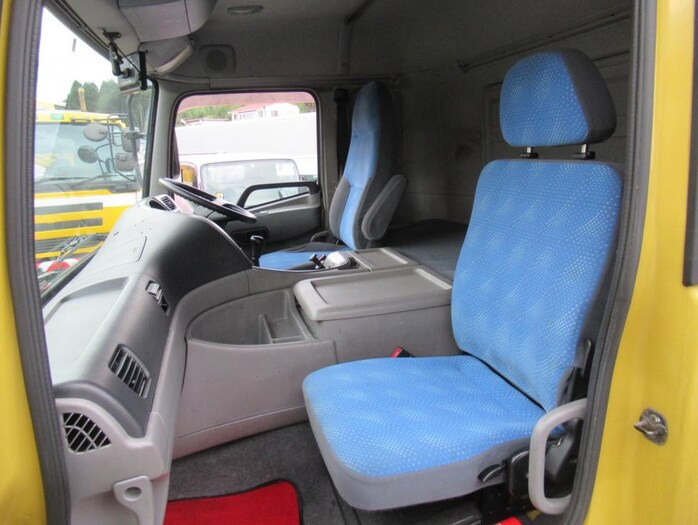 日産UD クオン 大型 ウイング エアサス ベッドの中古トラック画像6