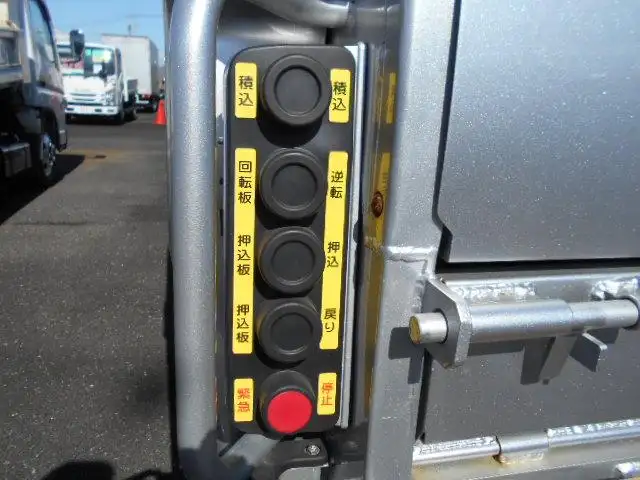 いすゞ エルフ 小型 パッカー車 Wキャブ プレス式の中古トラック画像10