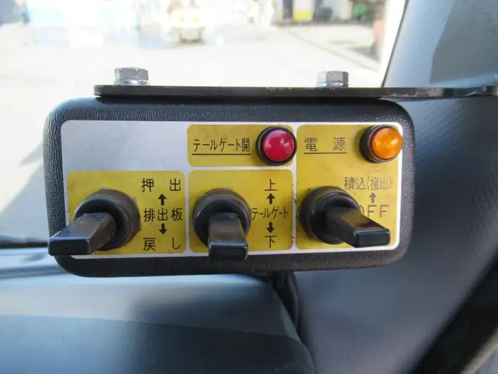 いすゞ フォワード 中型/増トン パッカー車 プレス式 ベッドの中古トラック画像6