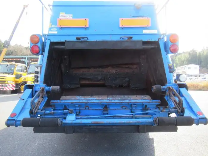 いすゞ フォワード 中型/増トン パッカー車 プレス式 ベッドの中古トラック画像9