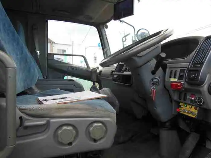 三菱 ファイター 中型/増トン パッカー車 プレス式 ベッドの中古トラック画像9