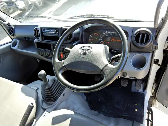 トヨタ ダイナ 小型 平ボディ XZU605 H27の中古トラック画像10