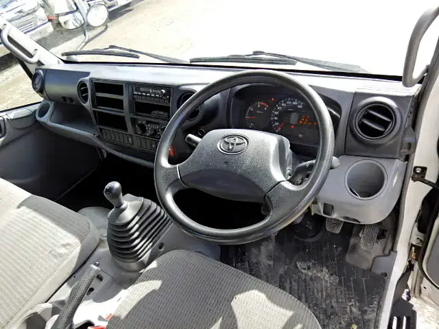 トヨタ ダイナ 小型 平ボディ SKG-XZU710 H23の中古トラック画像8