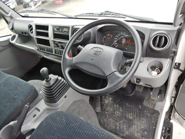 トヨタ ダイナ 小型 平ボディ 床鉄板 TDG-XZU722の中古トラック画像7
