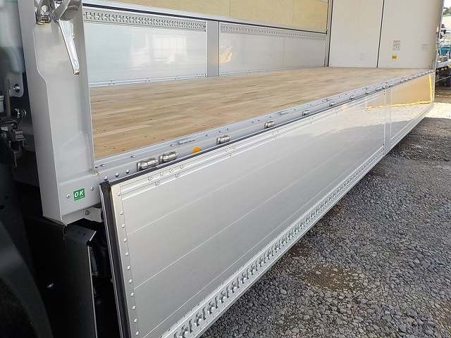 いすゞ ギガ 大型 ウイング エアサス ベッド｜画像8